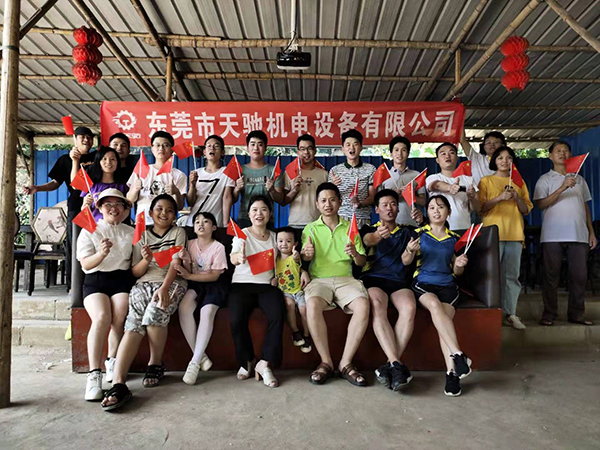 我愛(ài)你，中國(guó)！天馳數(shù)控雕銑機(jī)廠家用這樣的方式表達(dá)--【鴻天馳】